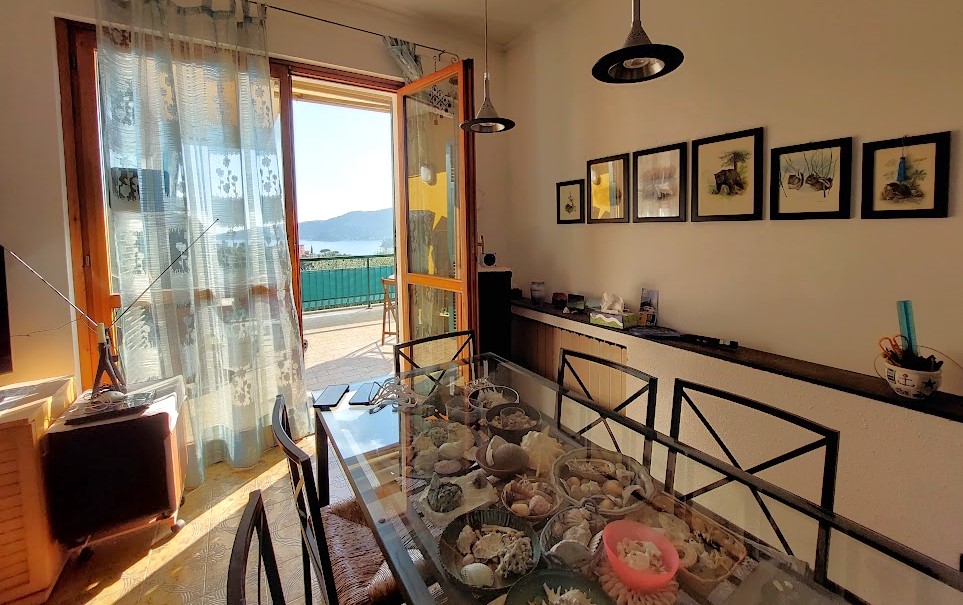Penthouse with sea view in a two-family villa with independent entrance in Rapallo, Zoagli