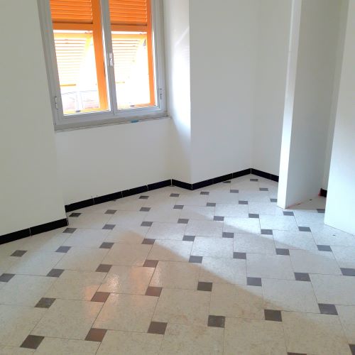 Apartment of 140 sqm near the sea with garden and terrace for sale in Lavagna in the Liguria region, Italy. The propert