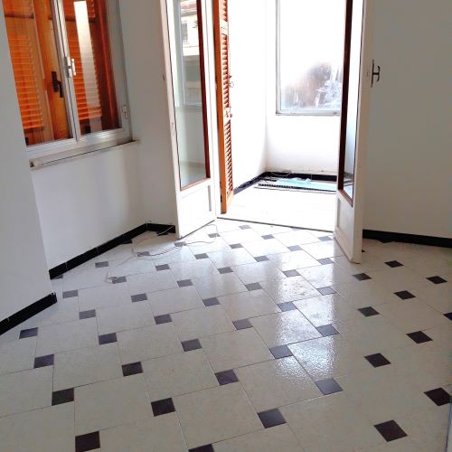 Apartment of 140 sqm near the sea with garden and terrace for sale in Lavagna in the Liguria region, Italy. The propert