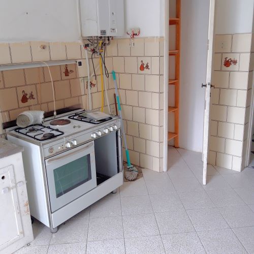 Apartment of 140 sqm near the sea with garden and terrace for sale in Lavagna in the Liguria region, Italy. The propert