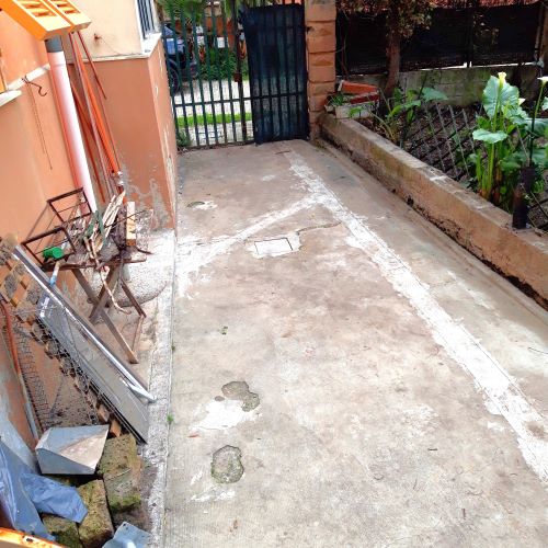 Apartment of 140 sqm near the sea with garden and terrace for sale in Lavagna in the Liguria region, Italy. The propert