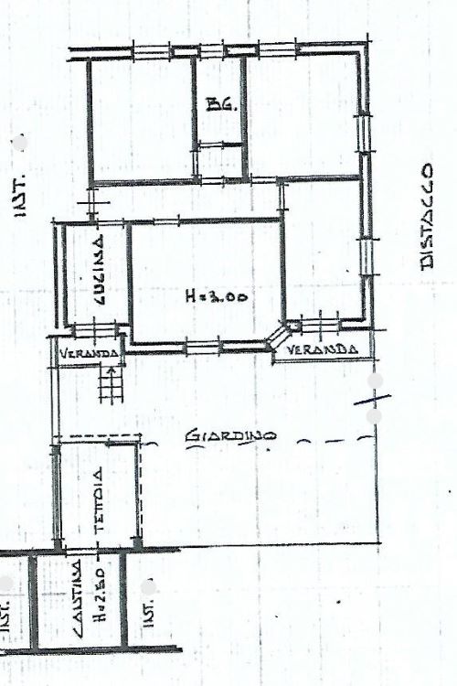 Apartment of 140 sqm near the sea with garden and terrace for sale in Lavagna in the Liguria region, Italy. The propert