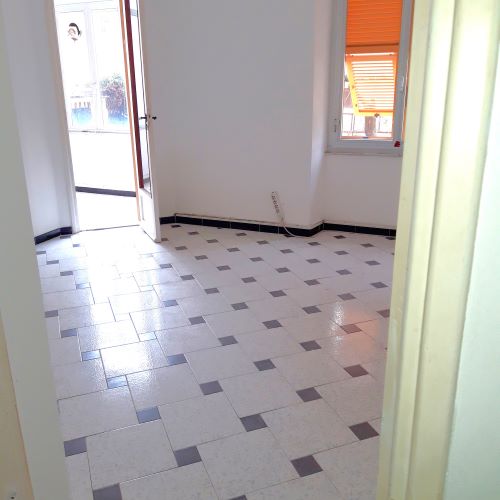 Apartment of 140 sqm near the sea with garden and terrace for sale in Lavagna in the Liguria region, Italy. The propert