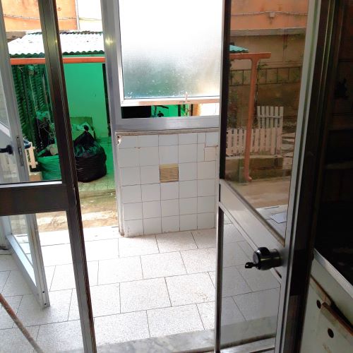 Apartment of 140 sqm near the sea with garden and terrace for sale in Lavagna in the Liguria region, Italy. The propert