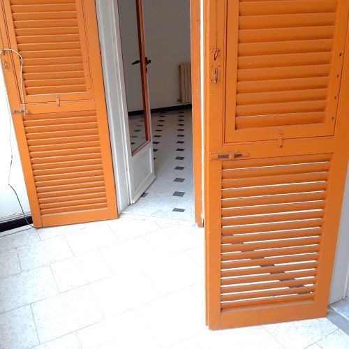 Apartment of 140 sqm near the sea with garden and terrace for sale in Lavagna in the Liguria region, Italy. The propert